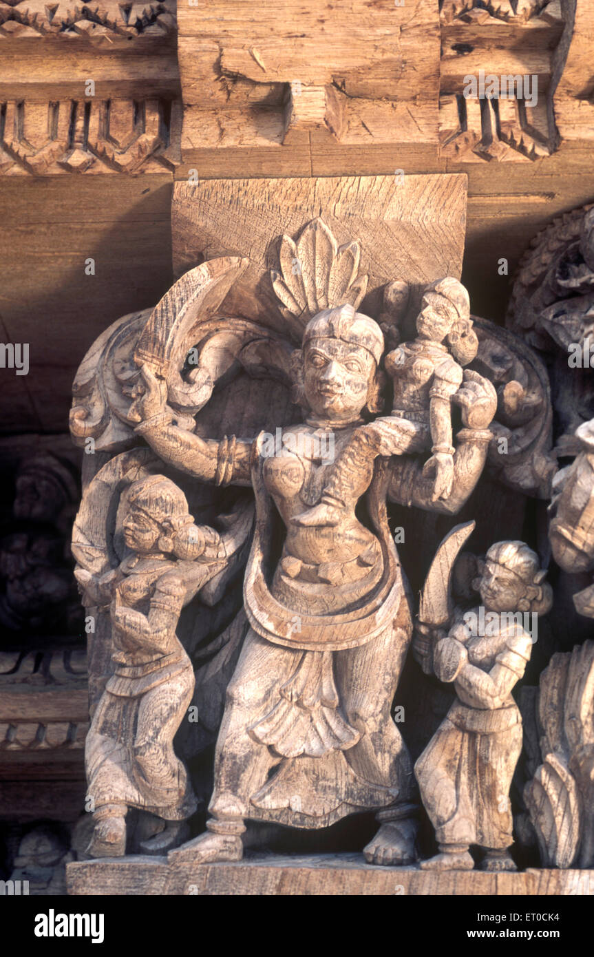 Bommi aus Holz schnitzen Statuen im alten Tempel Wagen in Madurai; Tamil Nadu; Indien Stockfoto