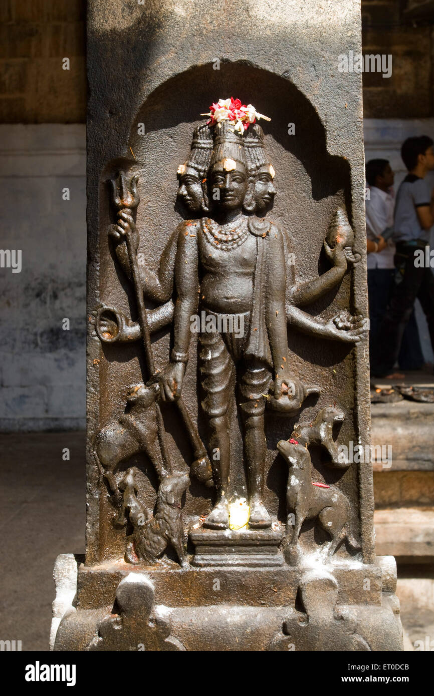 Brahma-Bas-Relief auf Säule; Jambukeshwara Tempel in Thiruvanaikaval; Tiruchchirappalli; Tamil Nadu; Indien Stockfoto
