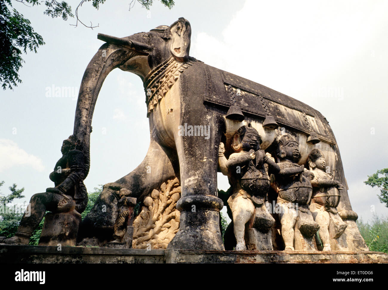 Riesige Elefanten am Alagarkoil; Gangaikonda Cholapuram; Tamil Nadu; Indien Stockfoto