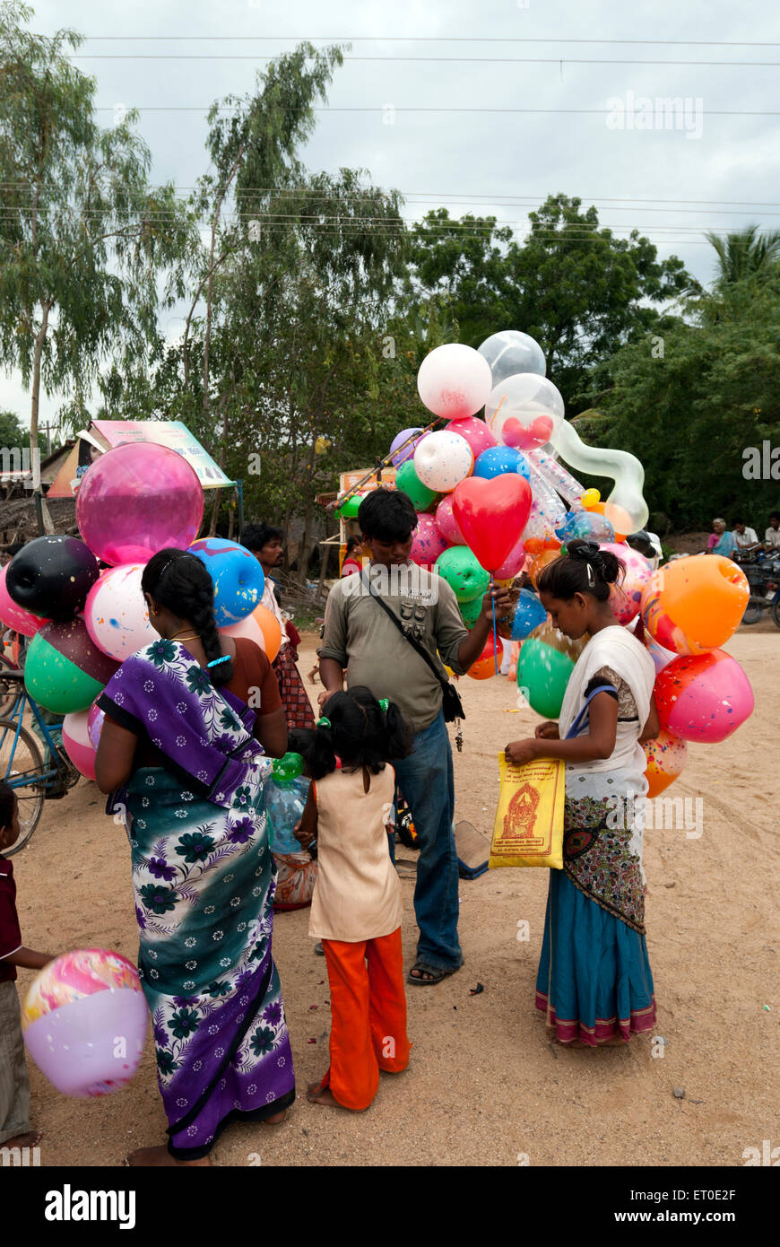 Ballon-Verkäufer; Kanchipuram; Tamil Nadu; Indien nicht Herr Stockfoto