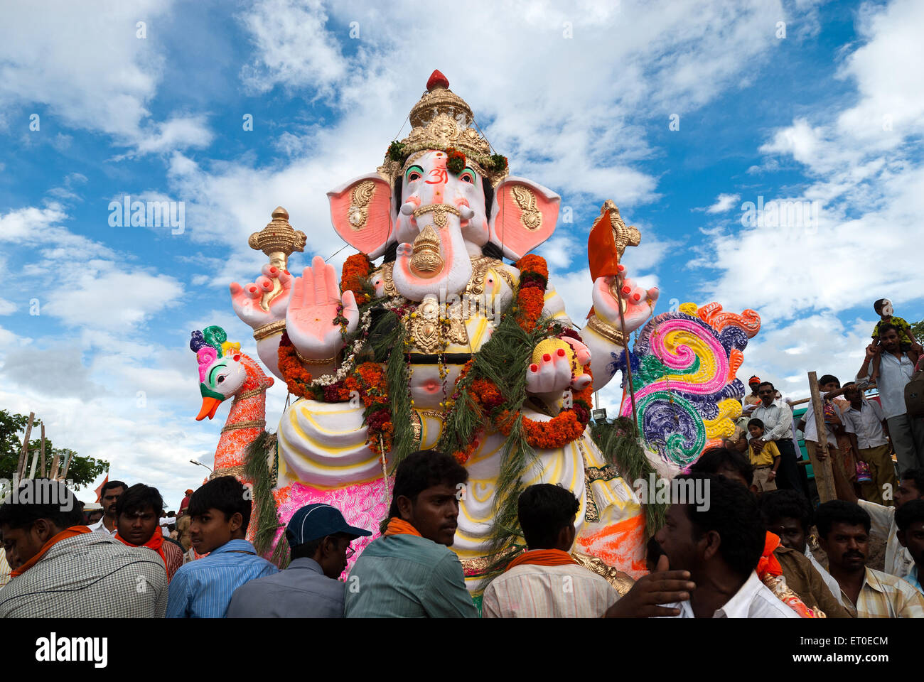 Lord Ganesh eintauchen in Muthannankulam Tank; Coimbatore; Tamil Nadu; Indien NOMR Stockfoto