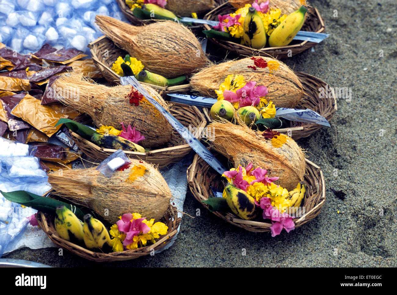 Pooja Platten in Masi Magma Festival in Pondicherry; Tamil Nadu; Indien Stockfoto