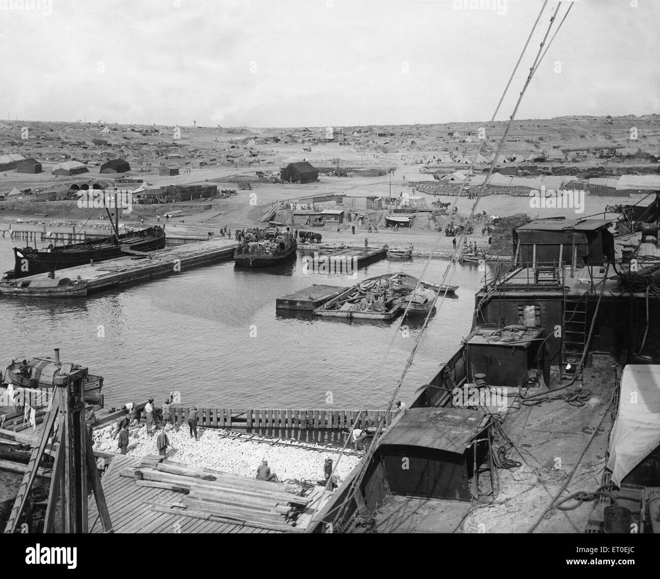 Eine allgemeine Auffassung von der Brücke des Flusses Clyde SS des französischen Depots bei Sedd el Bahr. Um Mai 1915 Stockfoto