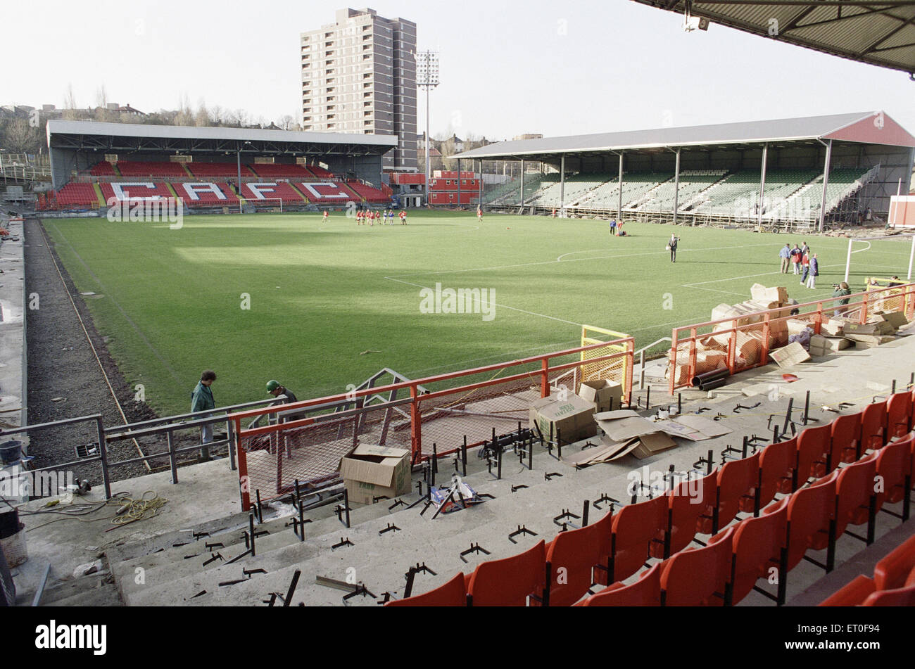 Charlton Athletic zurück zu ihrer ehemaligen Heimat The Valley. Das Team im Bild während einer Trainingseinheit auf dem Platz. 25. November 1992. Stockfoto