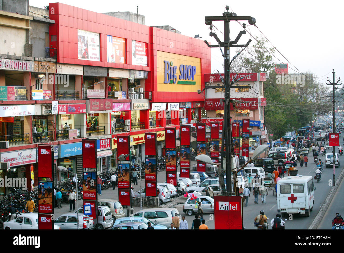 Shopping Mall und belebten Straße von Ranchi Hauptstadt von Jharkhand; Indien Stockfoto