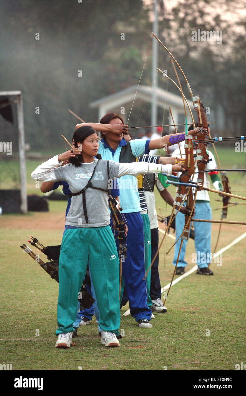 Bogenschießen-Schüler lernen, Tata Bogenschießen-Akademie, JRD Tata Sports Complex, Jamshedpur, Tata Nagar, Tatanagar, Jharkhand, Indien Stockfoto