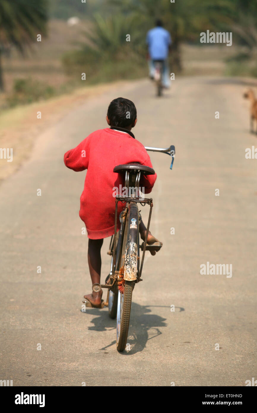 Junge radeln, Jamshedpur, Jharkhand, Indien, Indianerleben Stockfoto