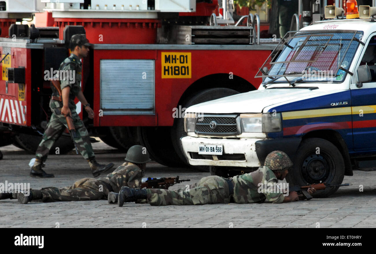 Taj Mahal Hotel brennen, nachdem es von Deccan Mudschaheddin Terroristen angegriffen wurde; Bombay-Mumbai Stockfoto