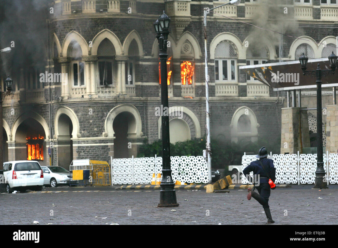 Rauch emittiert von Taj Mahal Hotel während Terroranschlag; Bombay Mumbai; Maharashtra; Indien 29. November 2008 Stockfoto