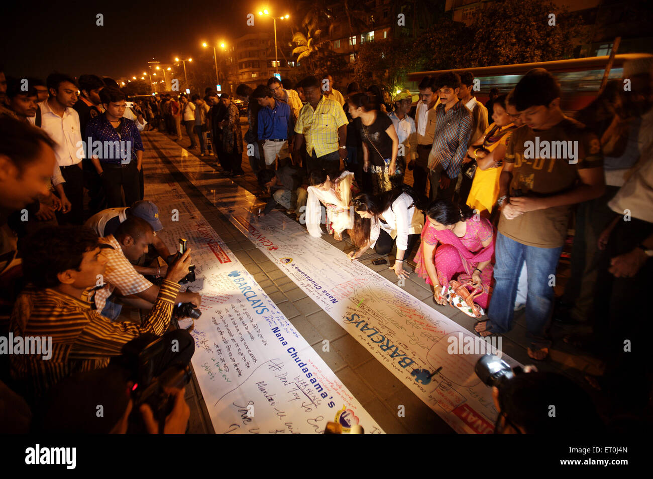 Bürger schreiben banner Trident Hotel Speicher, dass Opfer getötet Terroranschlag 26. November 2008 in Bombay Stockfoto