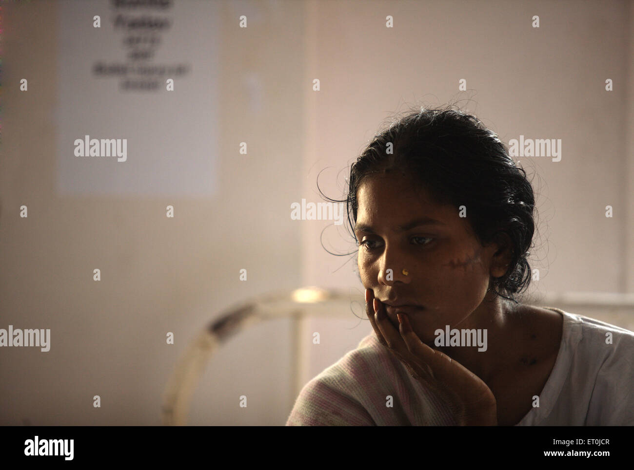 Sunita Yadav Opfer des Terroranschlags von Deccan Mudschaheddin am 26. November 2008 behandelt in j.j. Krankenhaus in Bombay Stockfoto