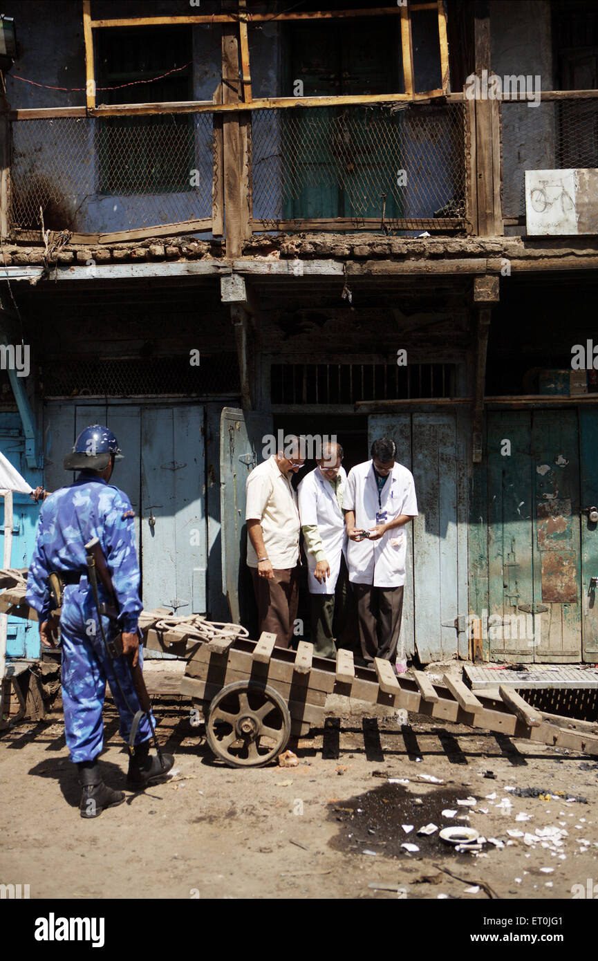 Kommando schnelle Action Force halten Vigil Experten forensische Wissenschaft Abteilungen Überwachung Bomb blast 29. September Malegaon Stockfoto