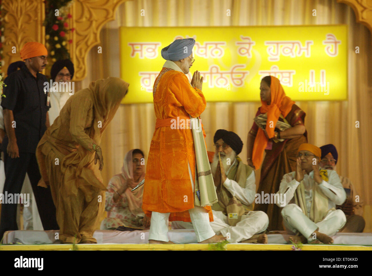 Ministerpräsident Dr. Manmohan Singh Gruß Hauptminister von Punjab Prakash Singh Badal Granth Sahib; Nanded Stockfoto