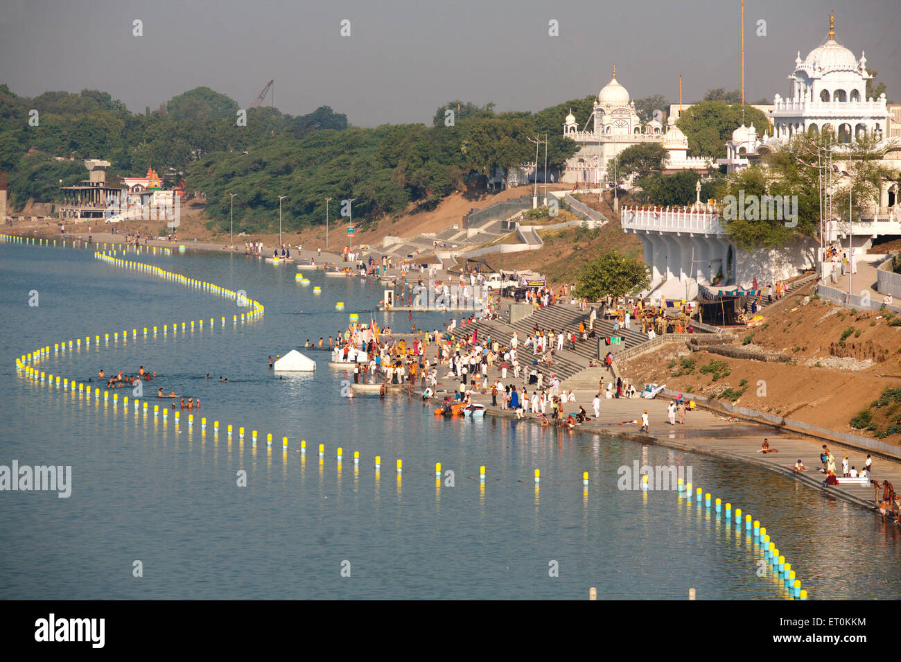 15 km lange Promenade am Ghat des Flusses Godavari in in der Nähe von Sachkhand Saheb Gurudwara in Nanded Baden; Maharashtra; Indien Stockfoto