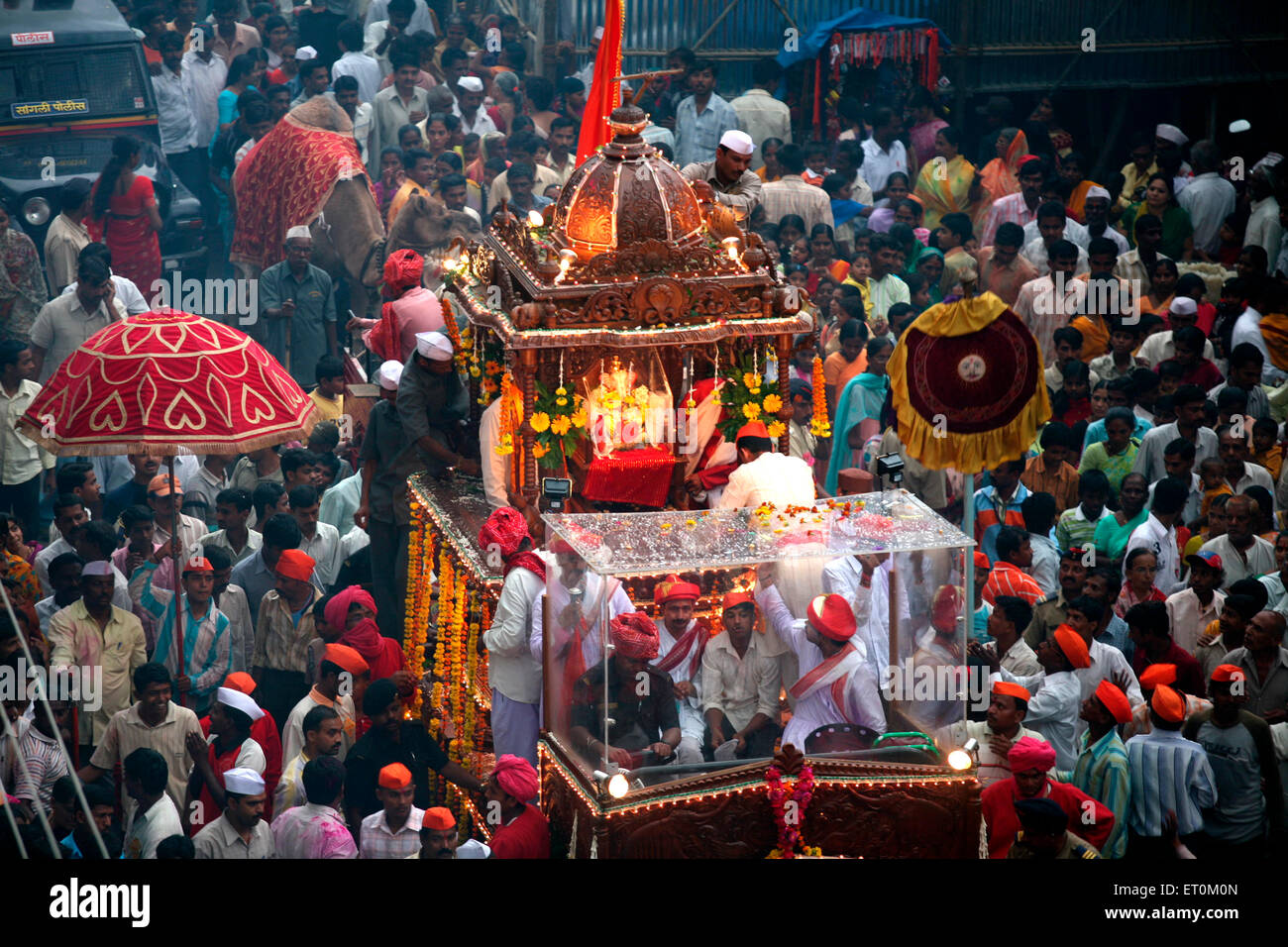 Königliche Prozessionen des Eintauchens der Lord Ganesh Shrimant Raja Saheb Vijaysingh Rao Patwardhan geordnet; Sangli Stockfoto