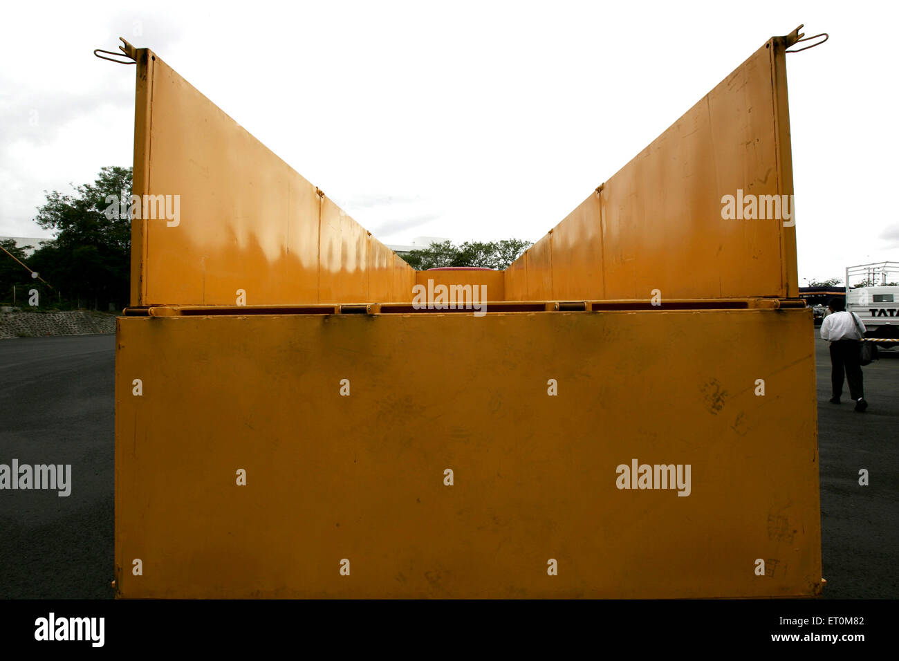 Kippmulde offen hinten, Tata Motors Plant, Telco Road, Pimpri, Chinchwad, Pune, Maharashtra, Indien Stockfoto