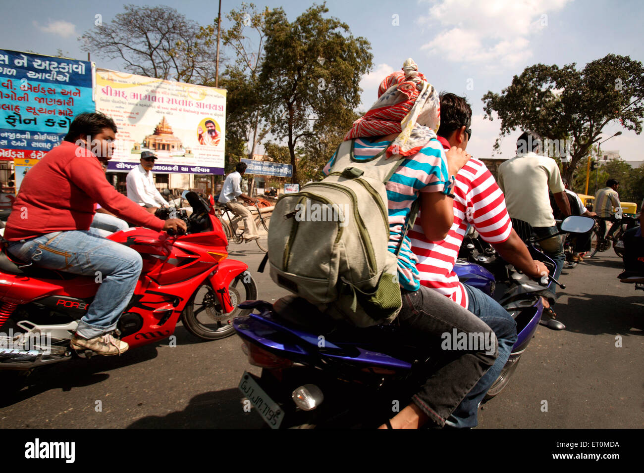Zwei oder drei Räder auf Straßen von Ahmedabad; Gujarat; Indien Stockfoto
