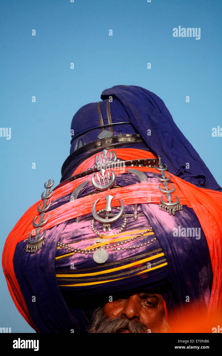 Nihang Krieger Turban, Hola Mohalla, Hola Festival, Anandpur Sahib, Anandpur, Rupnagar, Ropar, Punjab, Indien, Indianer Stockfoto