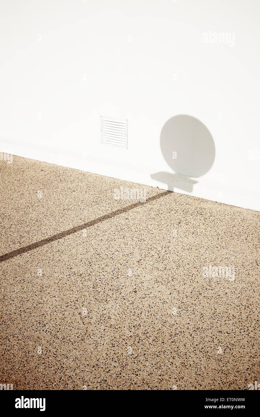 Abstrakte Straßenschild Schatten auf Asphalt. Stockfoto