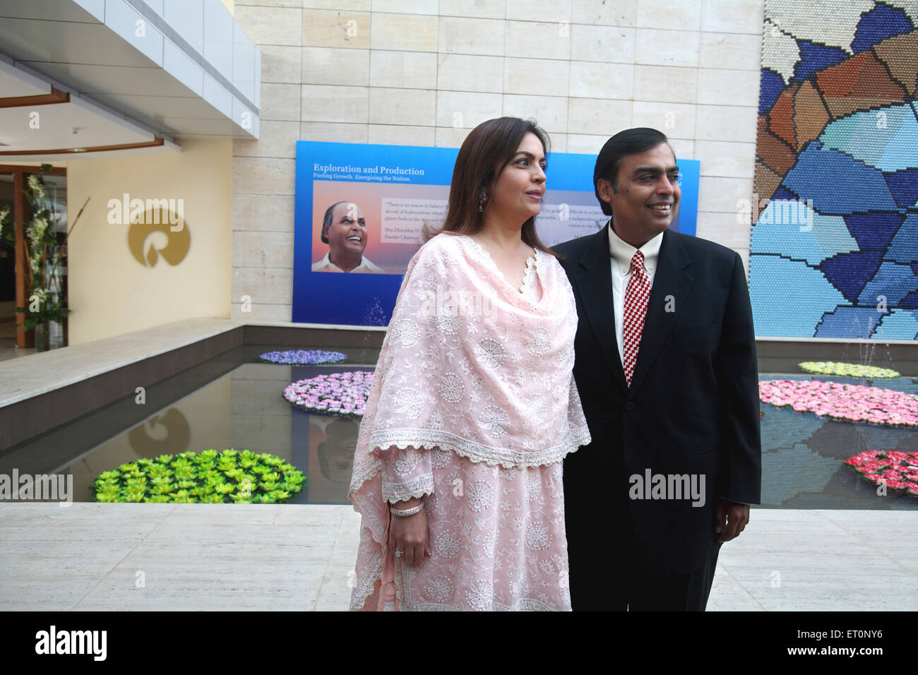 Mukesh Dhirubhai Ambani, indischer Milliardär-Geschäftsmann, Vorsitzender und Geschäftsführer von Reliance Industries mit Ehefrau Nita Mukesh Ambani, Indien Stockfoto