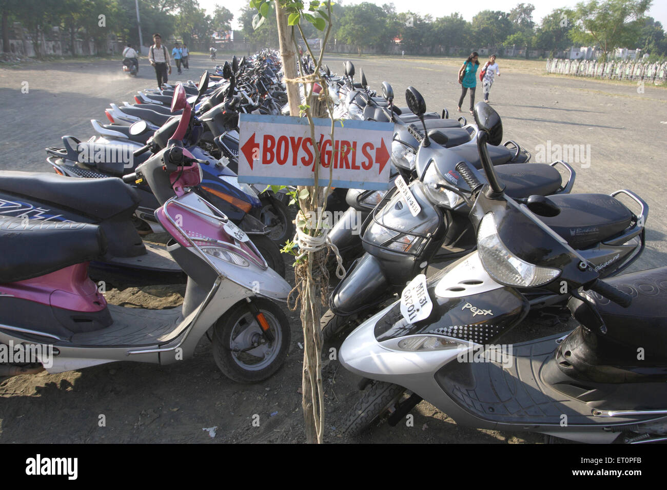 Parkplatz für Motorroller, Nagpur, Maharashtra, Indien Stockfoto