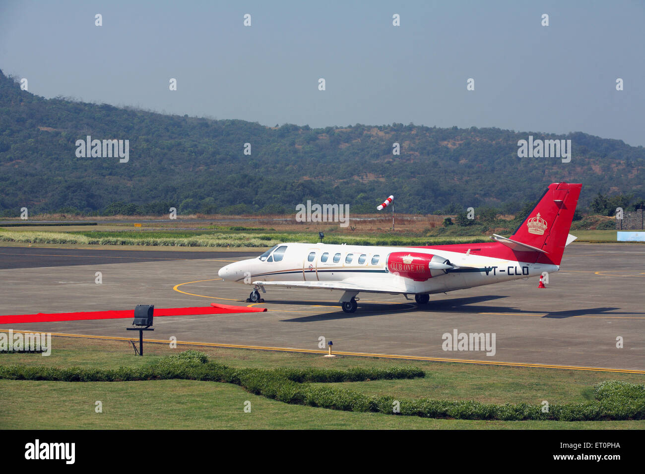 Roter Teppich für die Passagiere der Erstflug am Aamby Valley Airport; Lonavala; Maharashtra; Indien Stockfoto