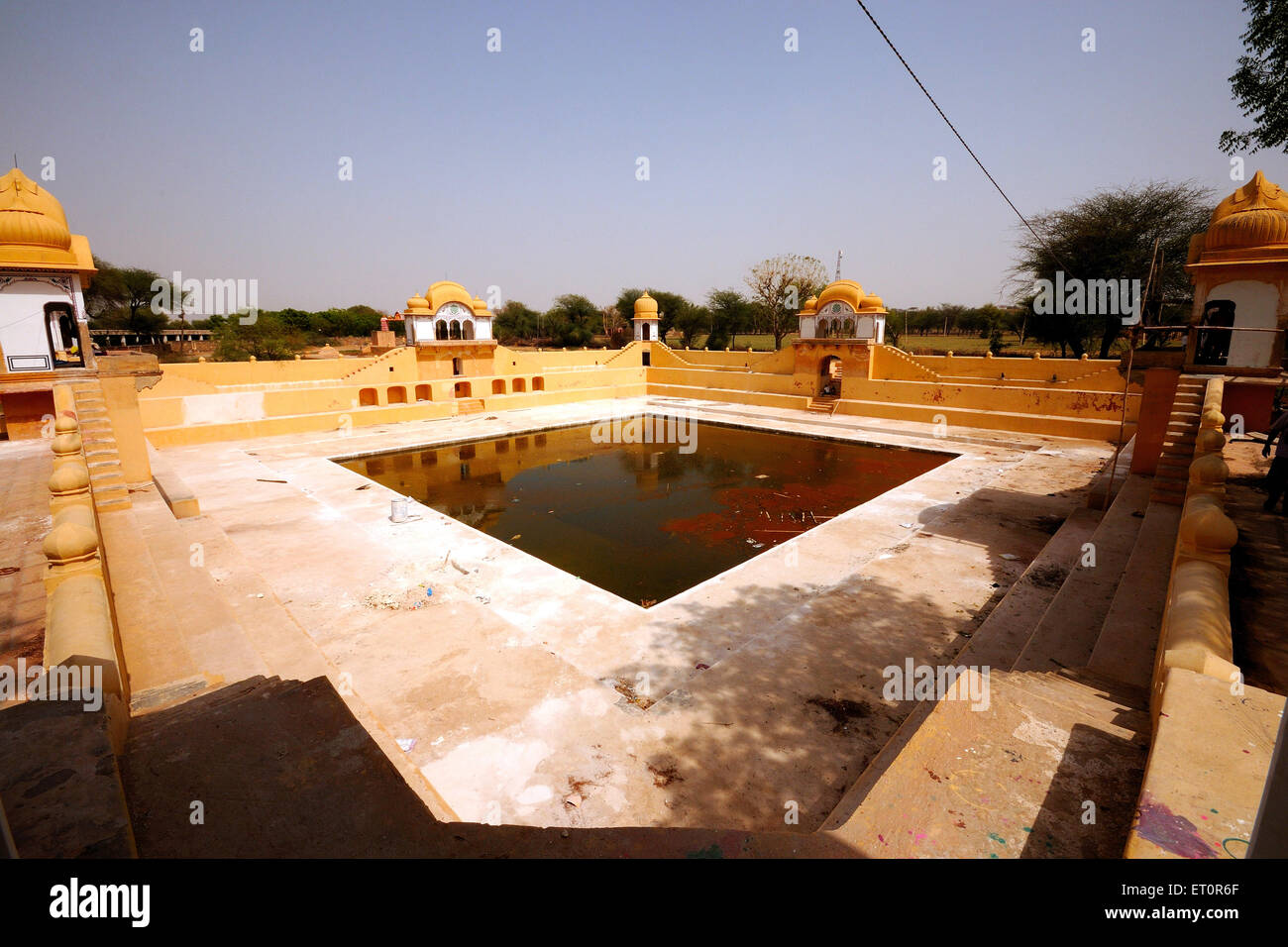 Leeren Teich; Fatehpur Shekhawati; Rajasthan; Indien Stockfoto