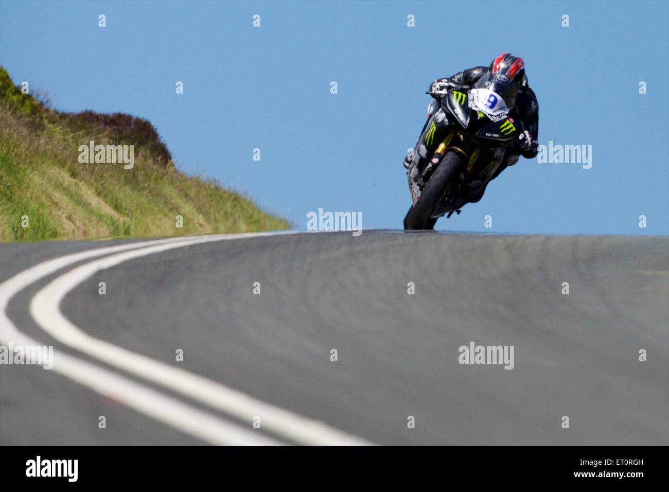 Douglas, Isle of man. 10. Juni 2015. Ian Hutchinson in Aktion während der TT-Supersport-Rennen. Bildnachweis: Action Plus Sport Bilder/Alamy Live News Stockfoto