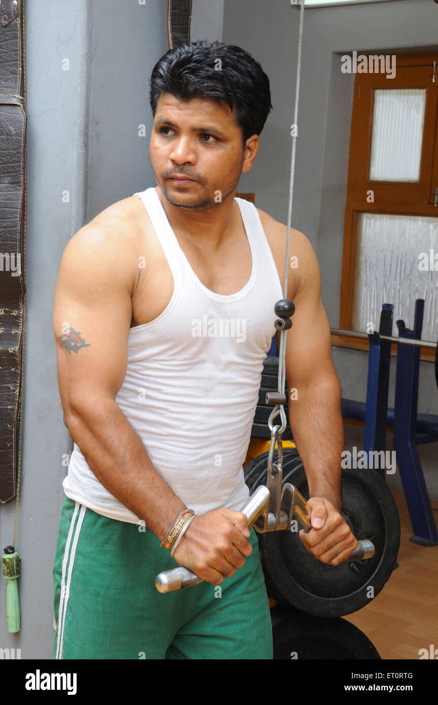 Mann, trainieren im Fitness Center Herr #786 Stockfoto