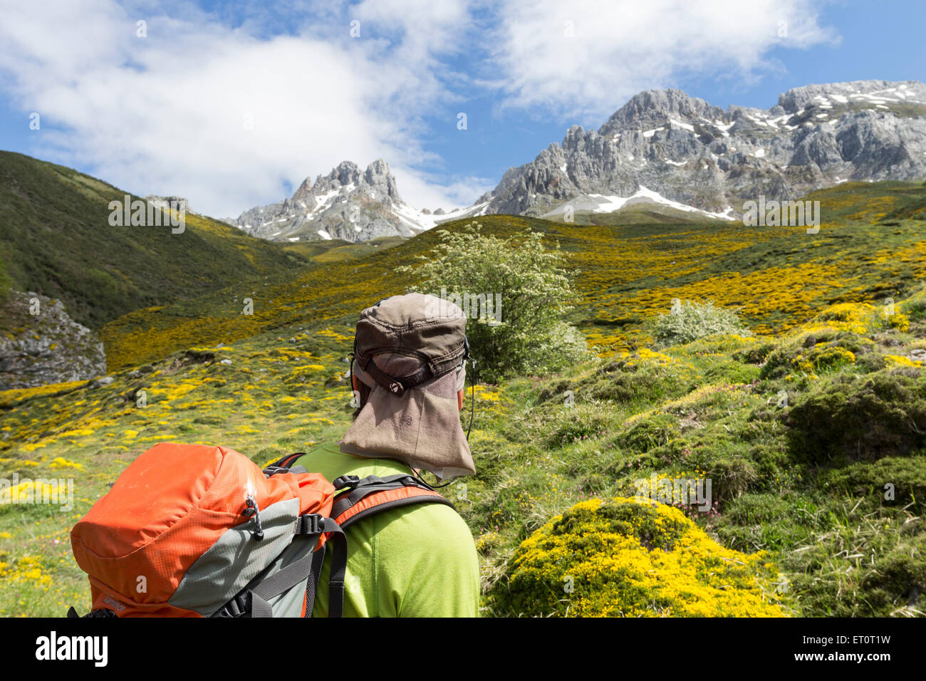 Die Picos de Friero Berge gesehen von der PR 15 Pfad über das Dorf von Santa Marina de Valdeón Picos de Europa-Spanien Stockfoto