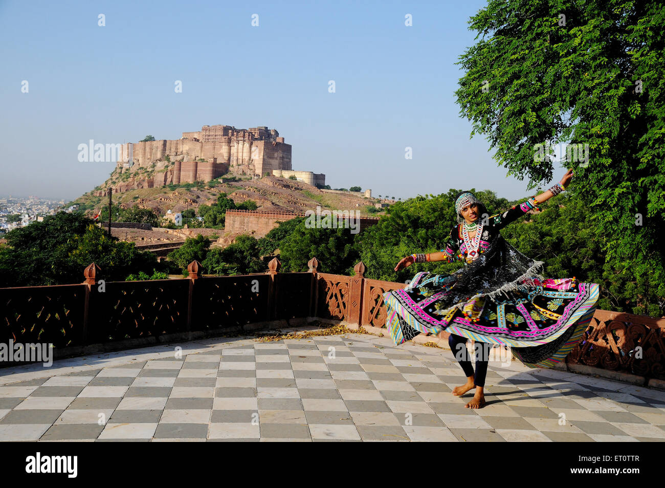 Kalbeliya Volkstanz in Jodhpur Meherangarh Fort; Rajasthan; Indien NOMR Stockfoto