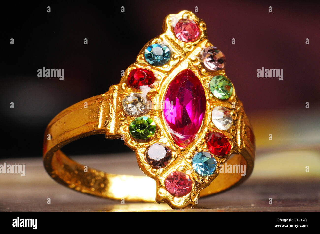 Diamantring, Goldring, Edelsteinring, Indien Stockfoto