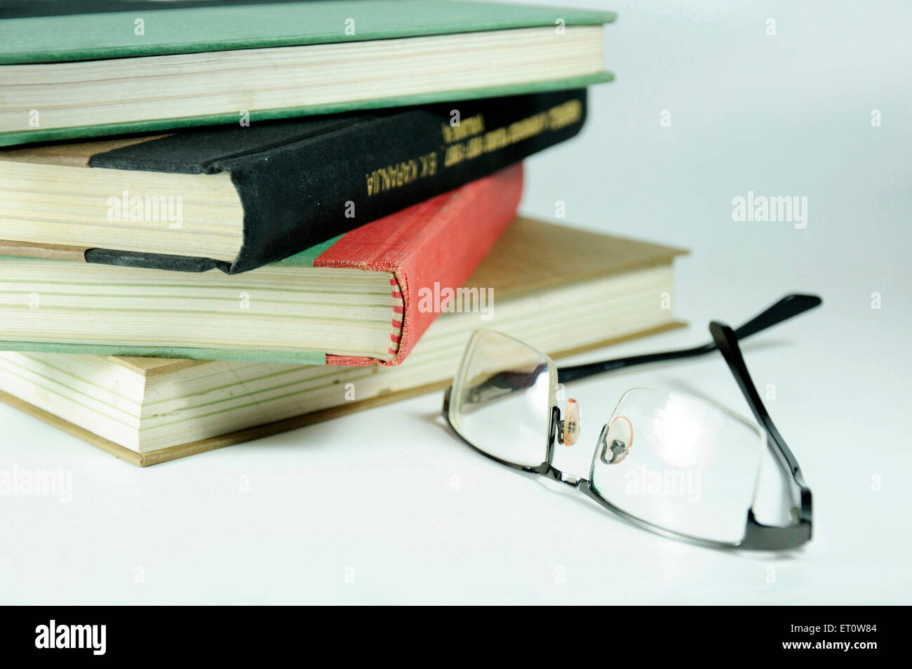 Bücher und Brille Konzept des Lesens Indien Asien Stockfoto