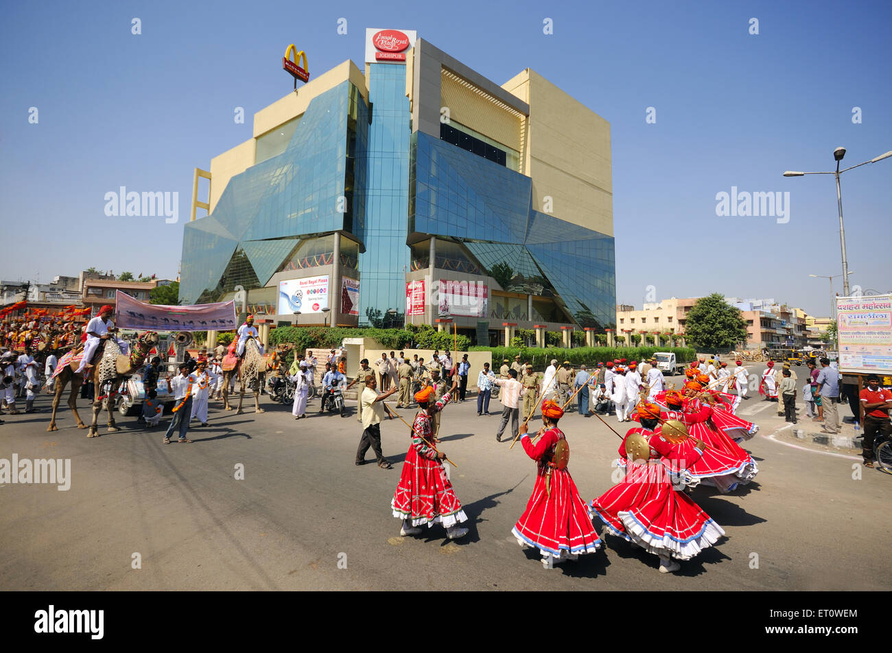 Gher Volkstänzer bei Marwar Festivals; Jodhpur; Rajasthan; Indien Stockfoto