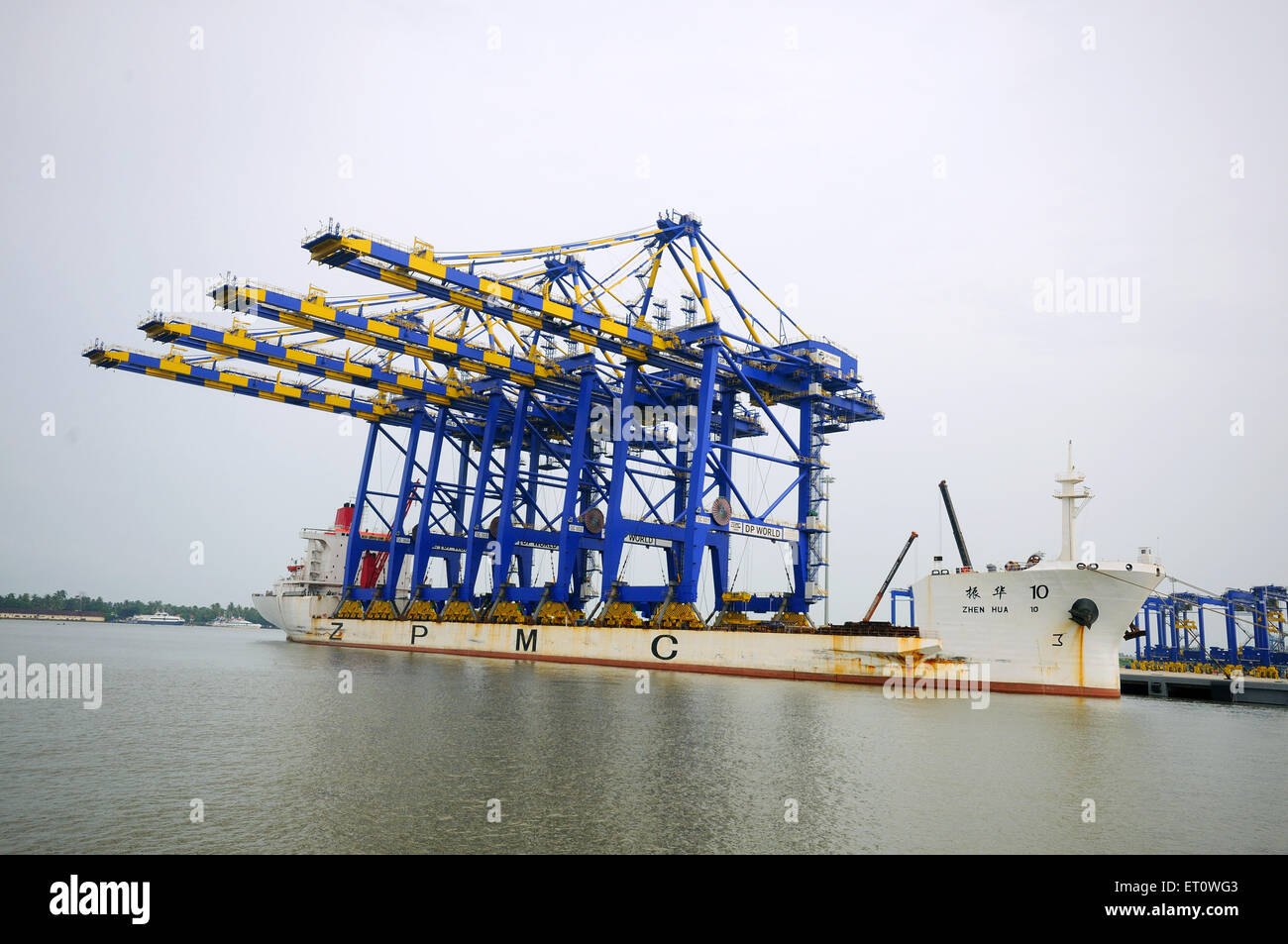 Chinesische Versand Kran an; Ernakulum Hafen; Kerala; Indien Stockfoto