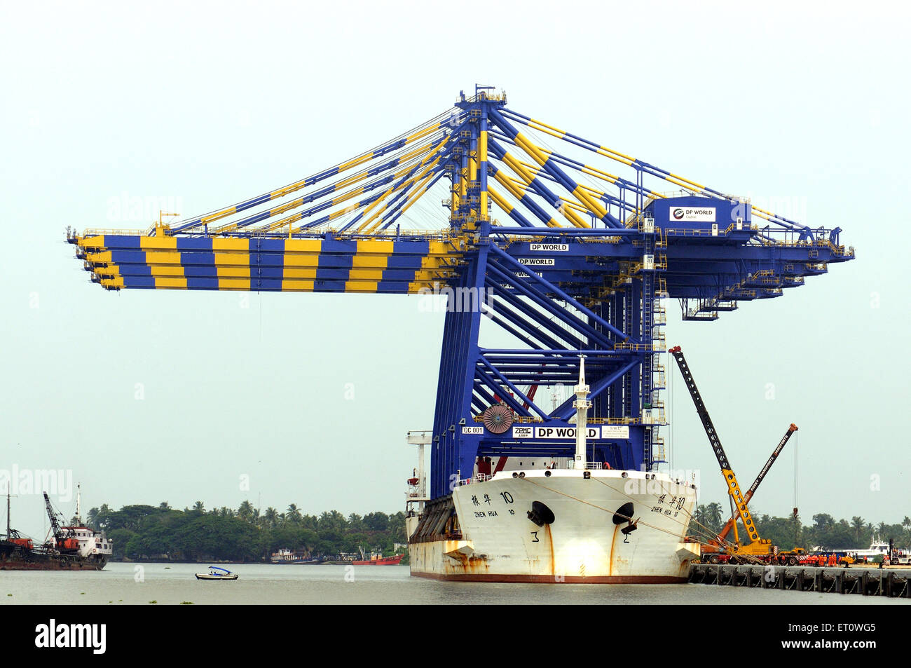 Chinesische Versand Kran an; Ernakulum Hafen; Kerala; Indien Stockfoto