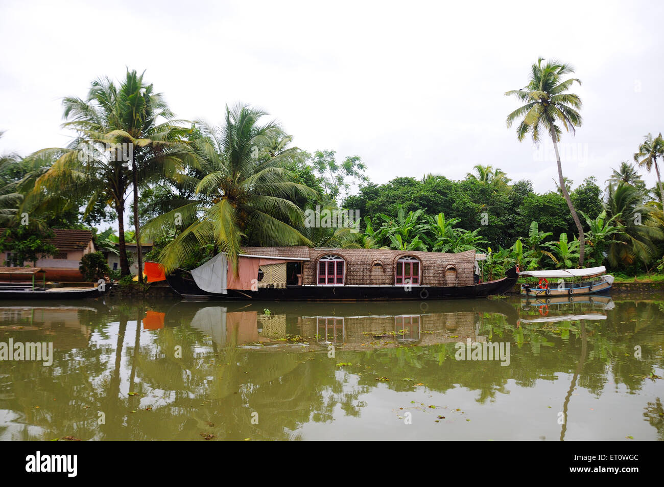 Haus Boot auf der Rückseite Wasserfläche; Ernakulum; Kerala; Indien Stockfoto