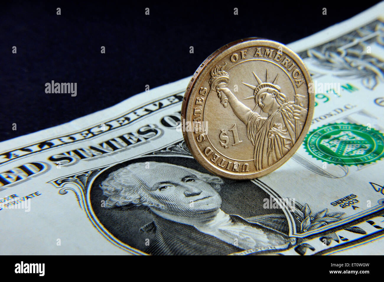 Konzept der US-Dollar-Note und Münze Stockfoto