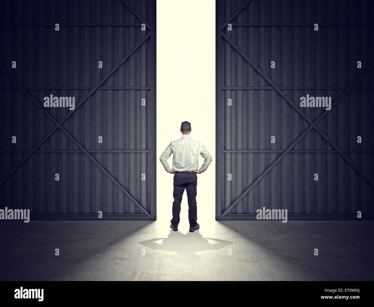 3D Bild von riesigen Hangartüren und Arbeitskraft Stockfoto