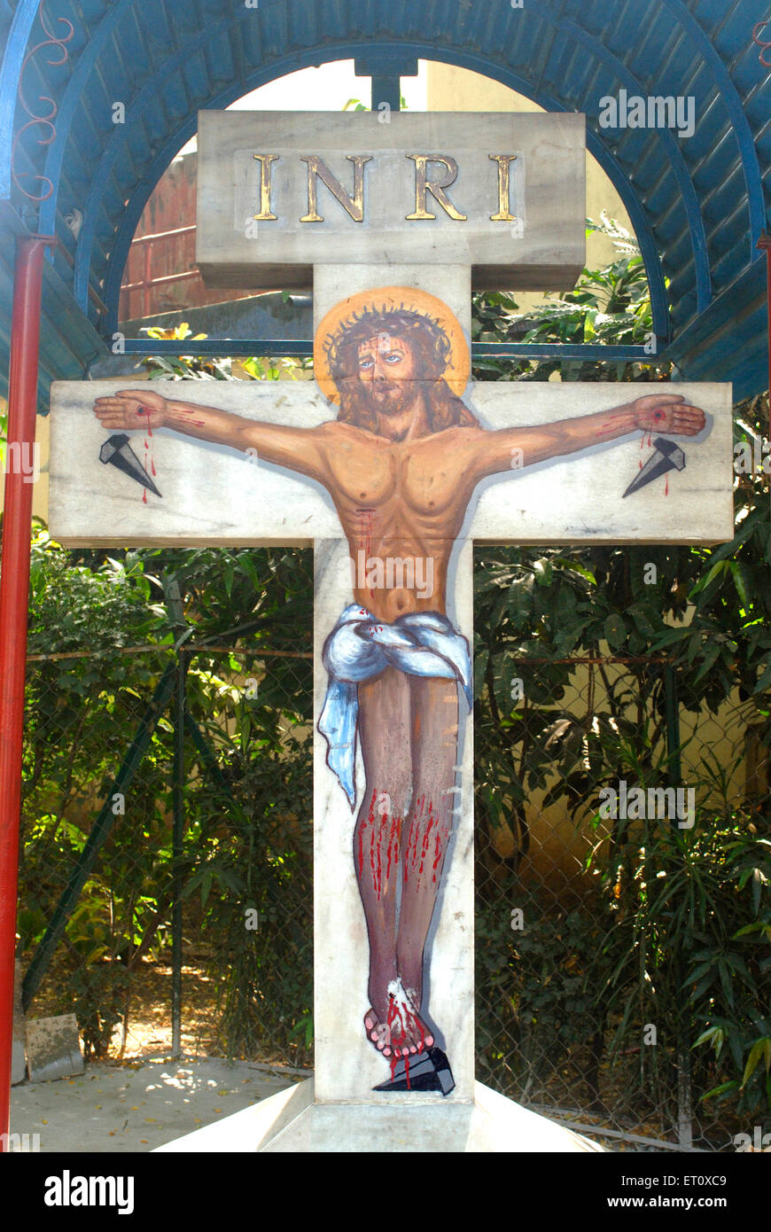 Kruzifix Jesus Christus genagelt auf Kreuz gemalt Shivaji Park; Dadar; Bombay Mumbai; Maharashtra; Indien Stockfoto