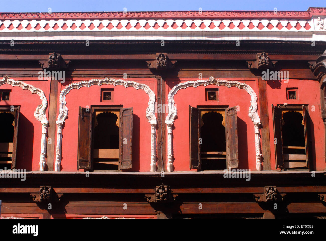 Reich verzierte Fenster; Vishrambaug Wada zweiten Palast der Peshve der Maratha König; Pune; Maharashtra; Indien Stockfoto