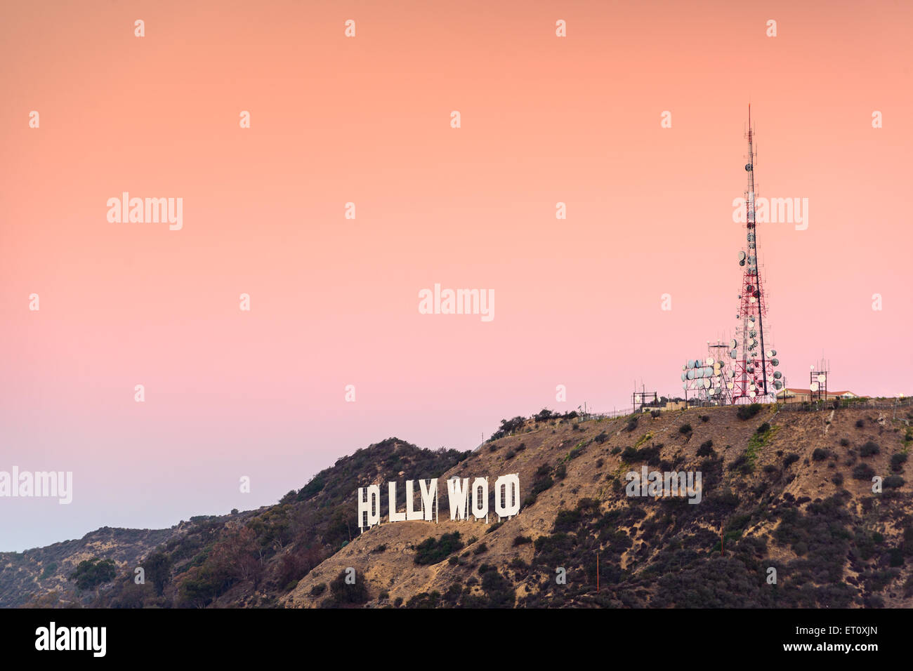 LOS ANGELES, Kalifornien - 6. November 2013: Hollywood-Schriftzug in Los Angeles, Kalifornien. Das Wahrzeichen Zeichen stammt aus dem Jahr 1923. Stockfoto