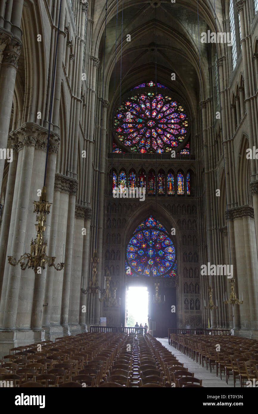 Reims, Frankreich, mit Blick auf den Eingang der Kathedrale Notre Dame von Reims Stockfoto