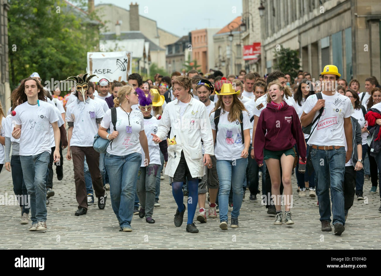 Reims, Frankreich, feiern Studierende die Erstsemester mit Journee de parrainage Stockfoto