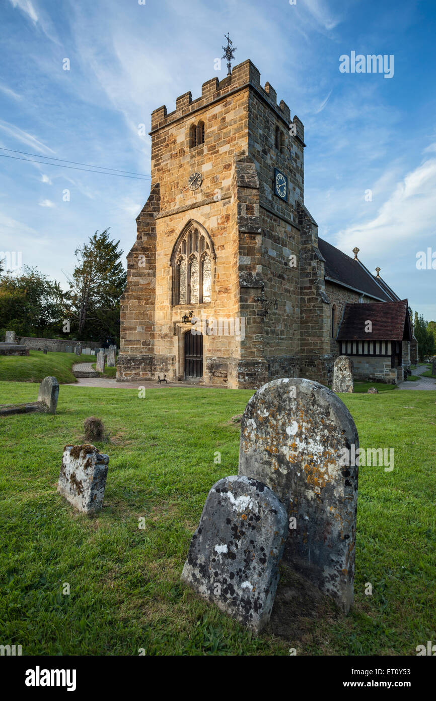 Abend an Str. Marys Kirche in Newick, East Sussex, England. Stockfoto