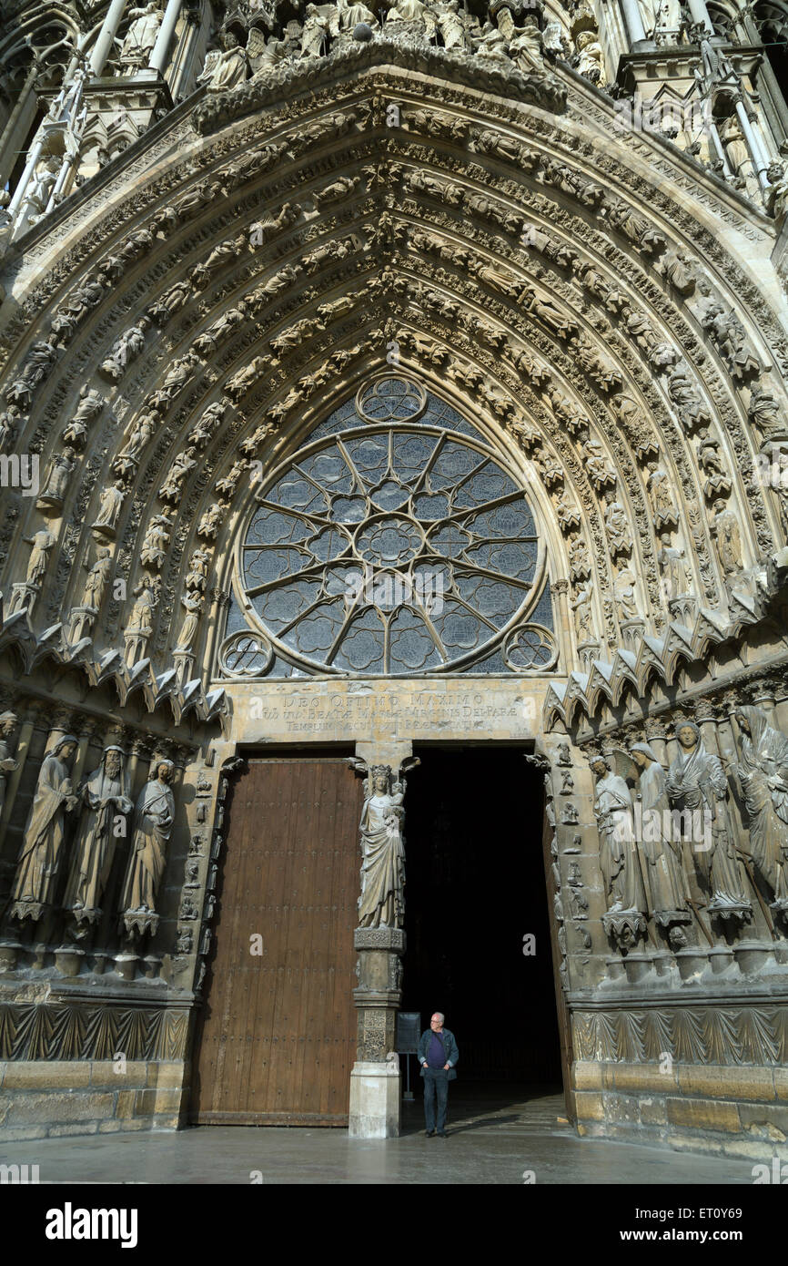 Reims, Frankreich, Eintritt in die Kathedrale Notre Dame von Reims im Zentrum Stadt Stockfoto