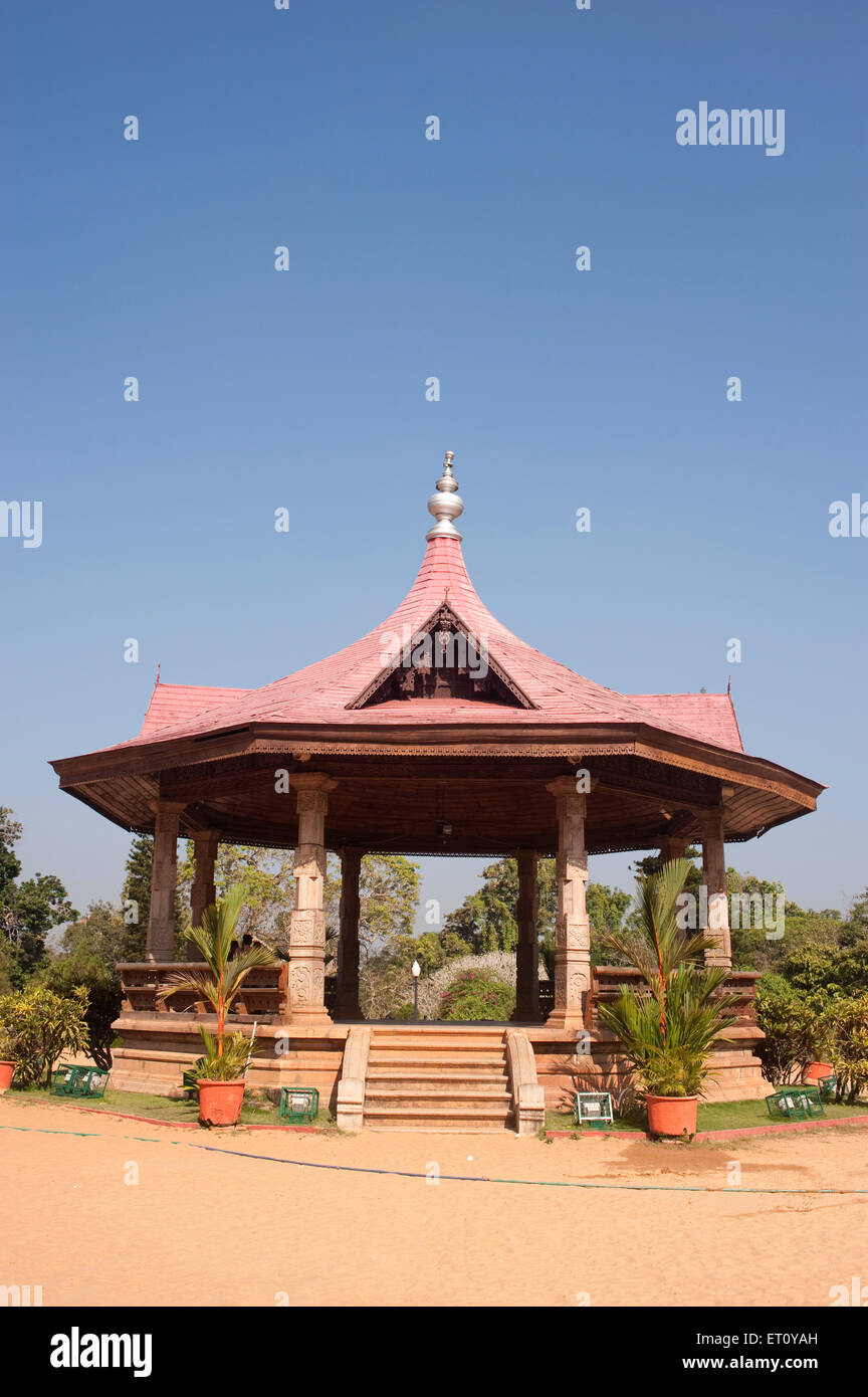 Struktur für das Sitzen im öffentlichen Park; Trivandrum; Thiruvananthapuram; Kerala; Indien; Asien Stockfoto