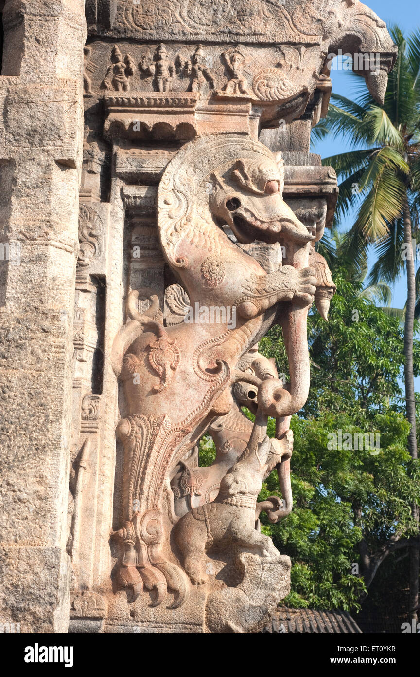 Statue auf Säulen von sri anantha padmanabhaswamy Tempel; Trivandrum; Thiruvananthapuram; Kerala; Indien; Asien Stockfoto