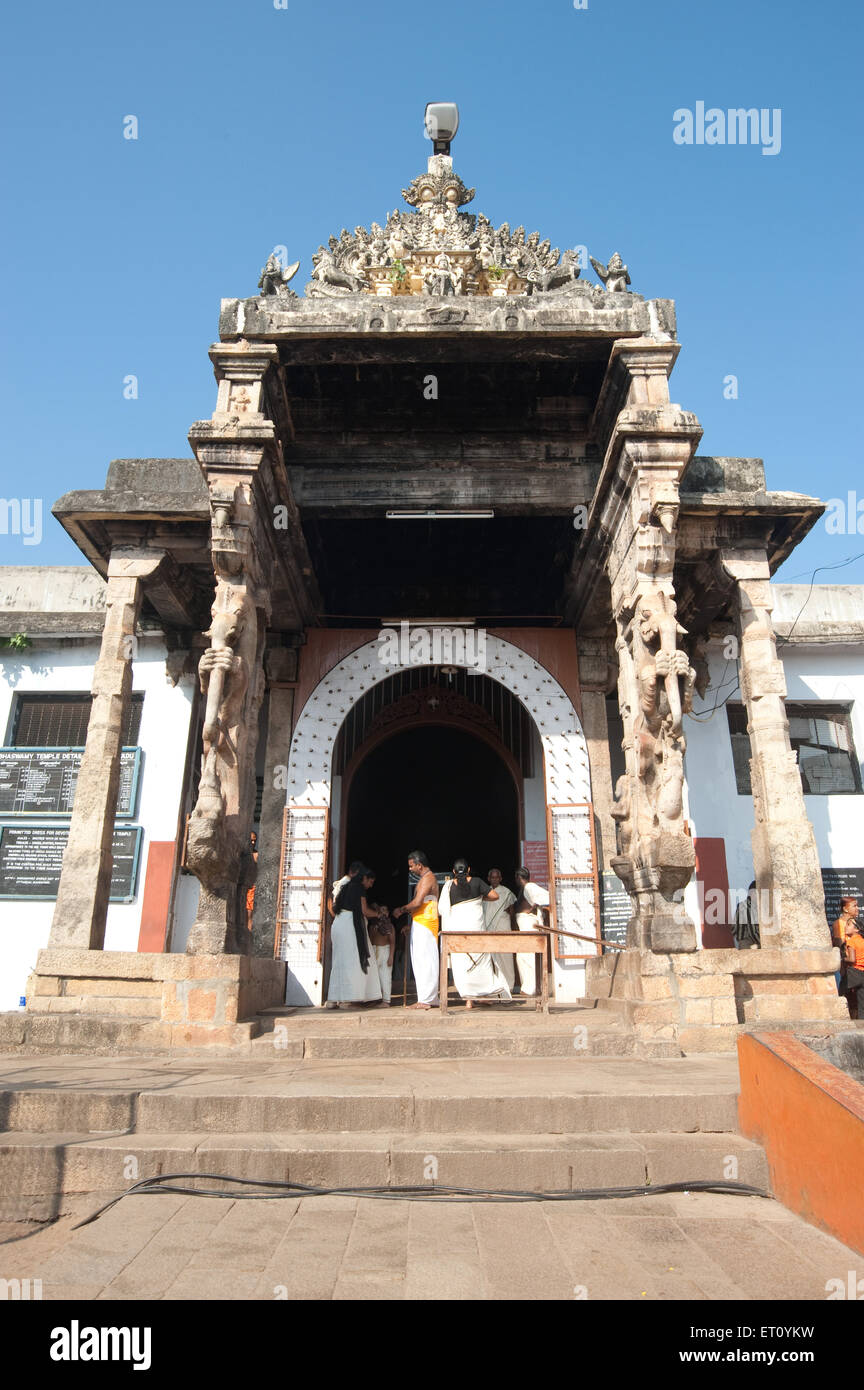 Stein geschnitzte Säulen von sri anantha padmanabhaswamy Tempel; Trivandrum; Thiruvananthapuram; Kerala; Indien; Asien Stockfoto