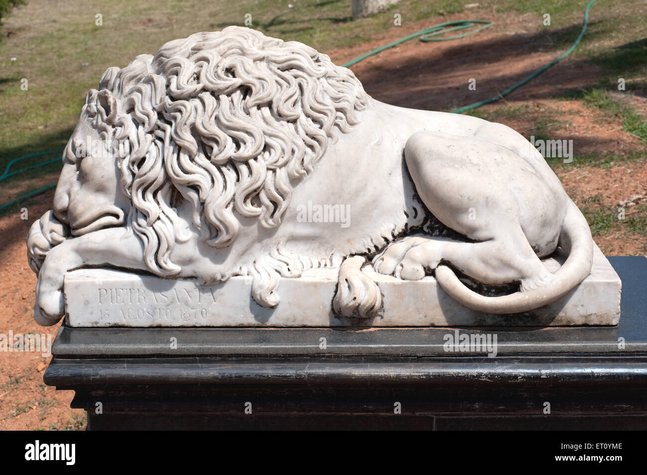 Statue des schlafenden Löwen im öffentlichen Park; Trivandrum; Thiruvananthapuram; Kerala; Indien; Asien Stockfoto